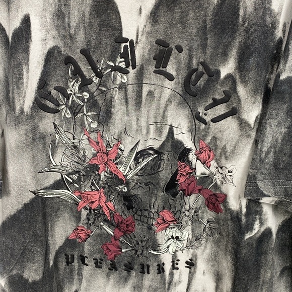 🌸Eleven Paris Skull & Roses Guilty Pleasures Crewneck T-Shirt - Picture 4 of 12